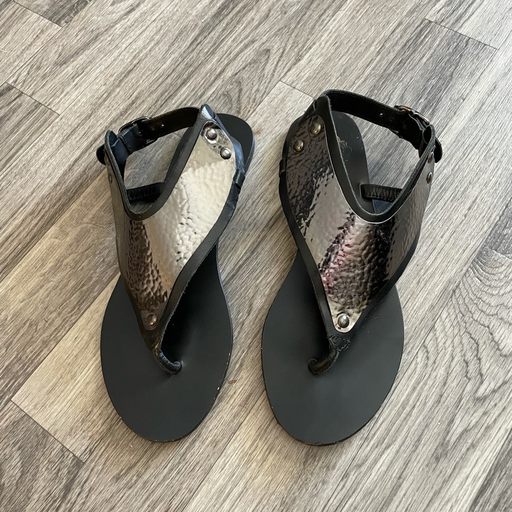 Ecote UO Metal Plate Sandals Flat Thong Size 6.5